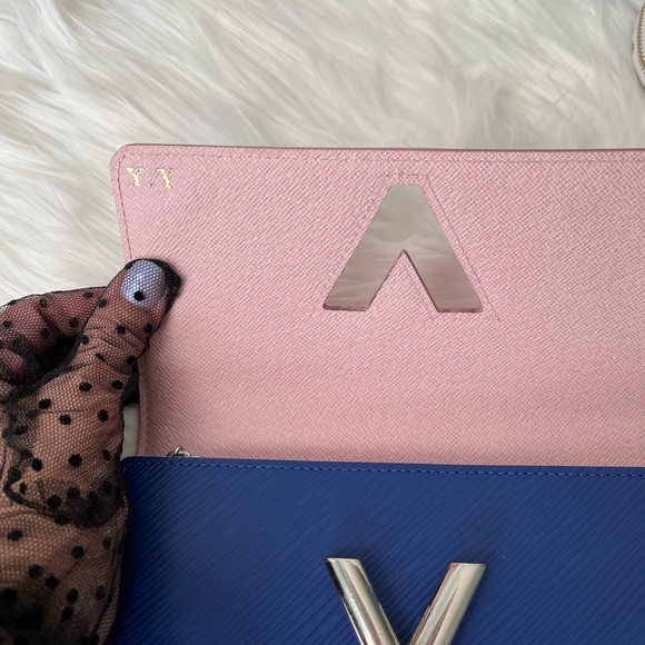 Louis Vuitton Epi twist lock wallet in color block blue/pink in EUC - Picture 9 of 10